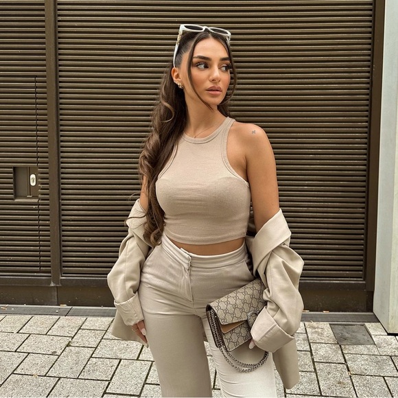 Zara Beige Ribbed T-Shirt - Picture 1 of 17